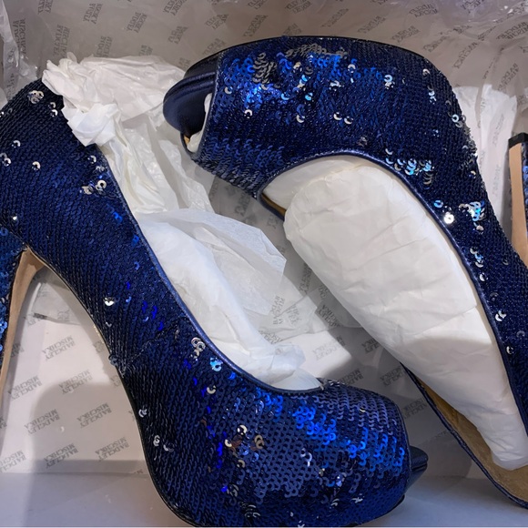 NWT Badgley Mischka blue sequence open toe pump 36.5 - Picture 2 of 6